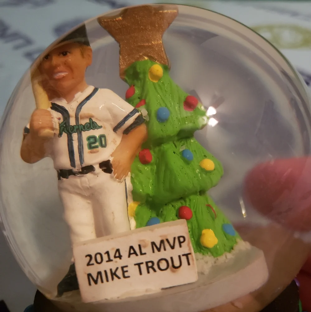 ⚾️ Mike Trout Christmas Snow Globe ⚾️ - Picture 3 of 6